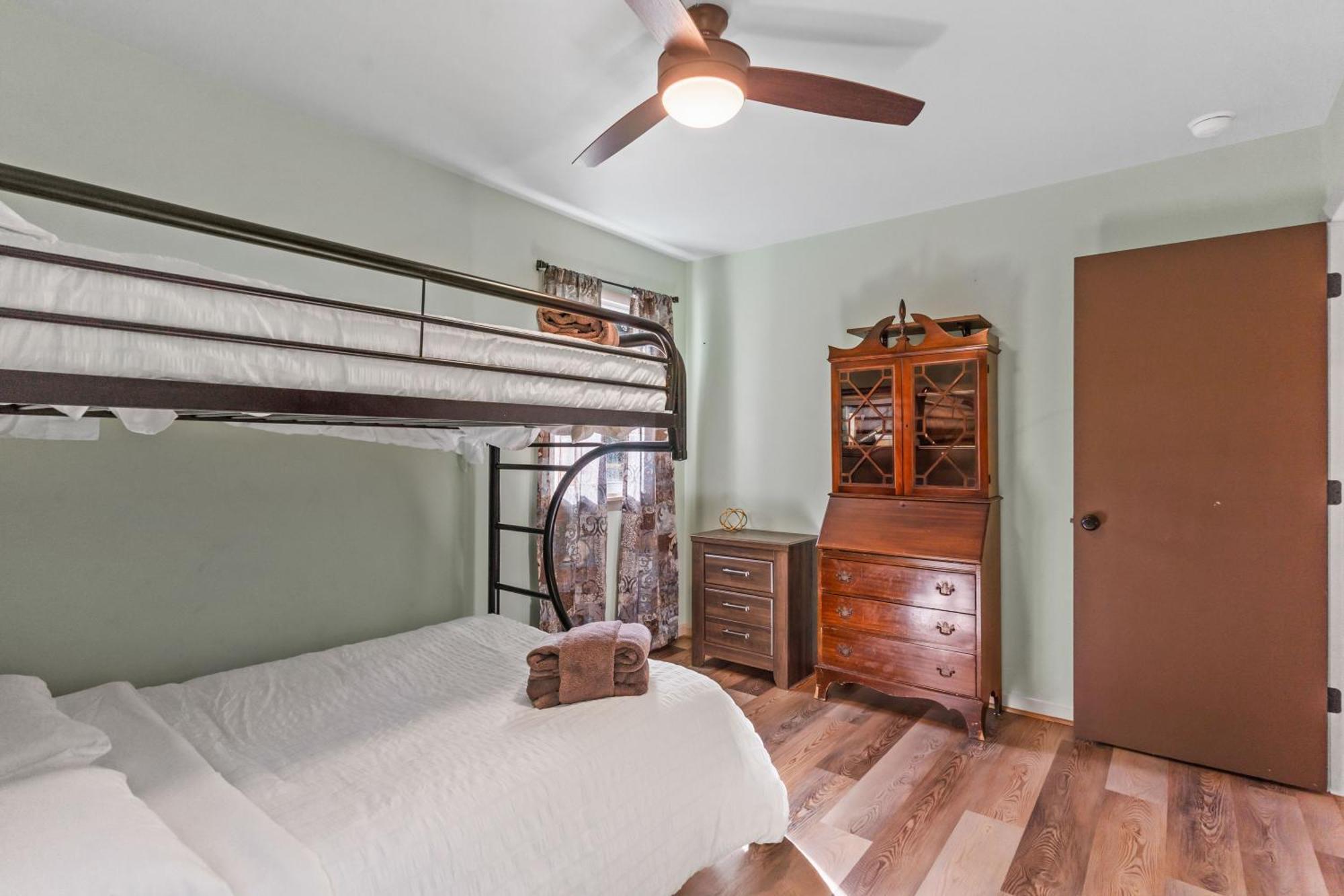 Villa Chill Retreat, Hot Tub, Large Private Yard Wilmington Esterno foto