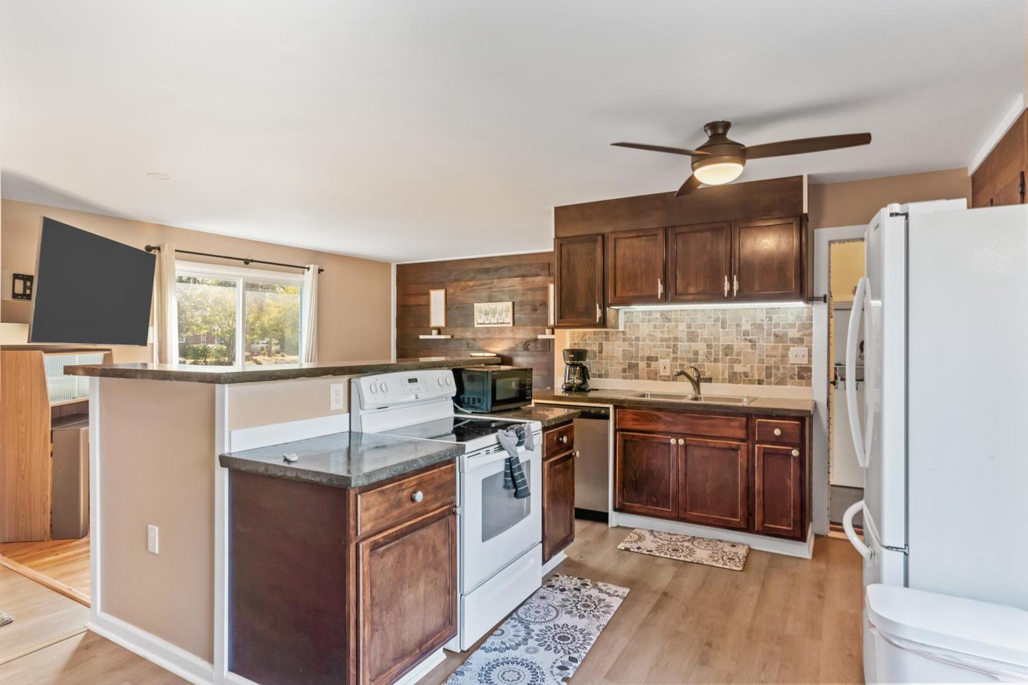 Villa Chill Retreat, Hot Tub, Large Private Yard Wilmington Esterno foto