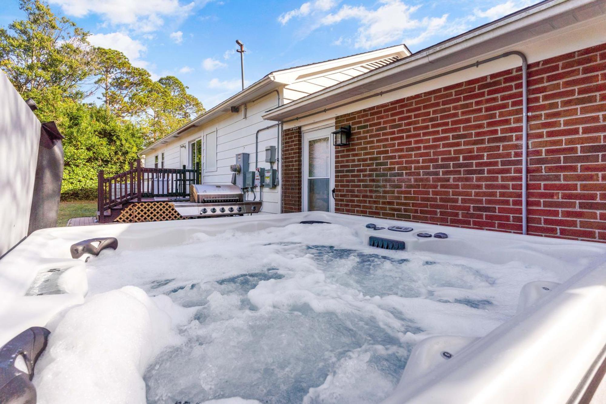Villa Chill Retreat, Hot Tub, Large Private Yard Wilmington Esterno foto
